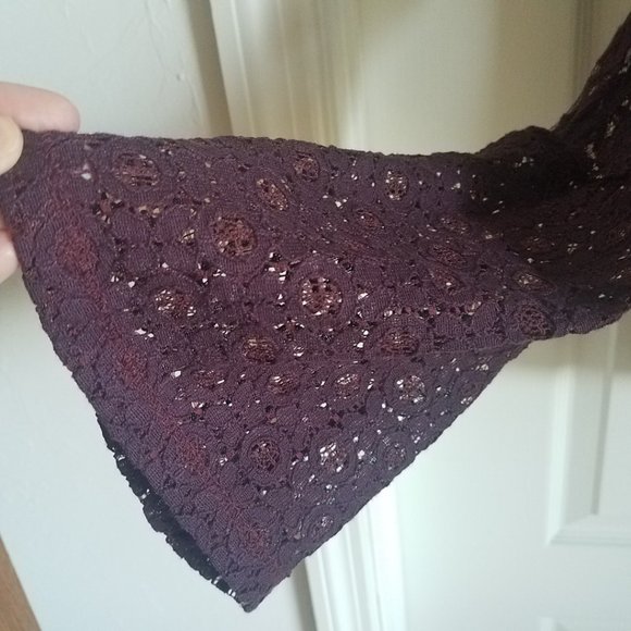 Burgundy Lace Bell-Sleeve V-Neck Knit Top Size S - Picture 5 of 13